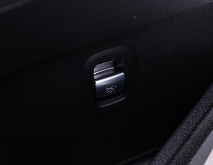 Mercedes-Benz Třídy C Sedan 1,5 l 150 kw