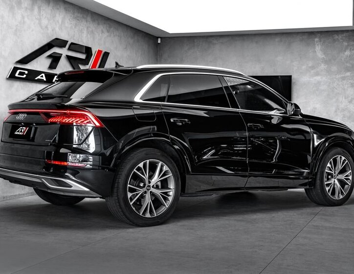 Audi Q8 SUV / Terénní 3,0 l 210 kw