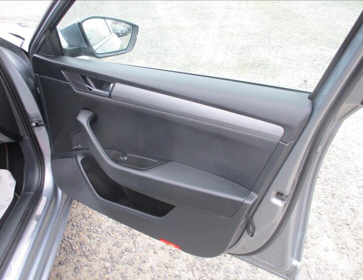 Škoda Superb Liftback 2,0 l 110 kw