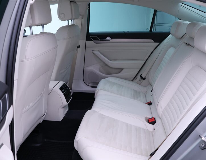 Volkswagen Passat 16