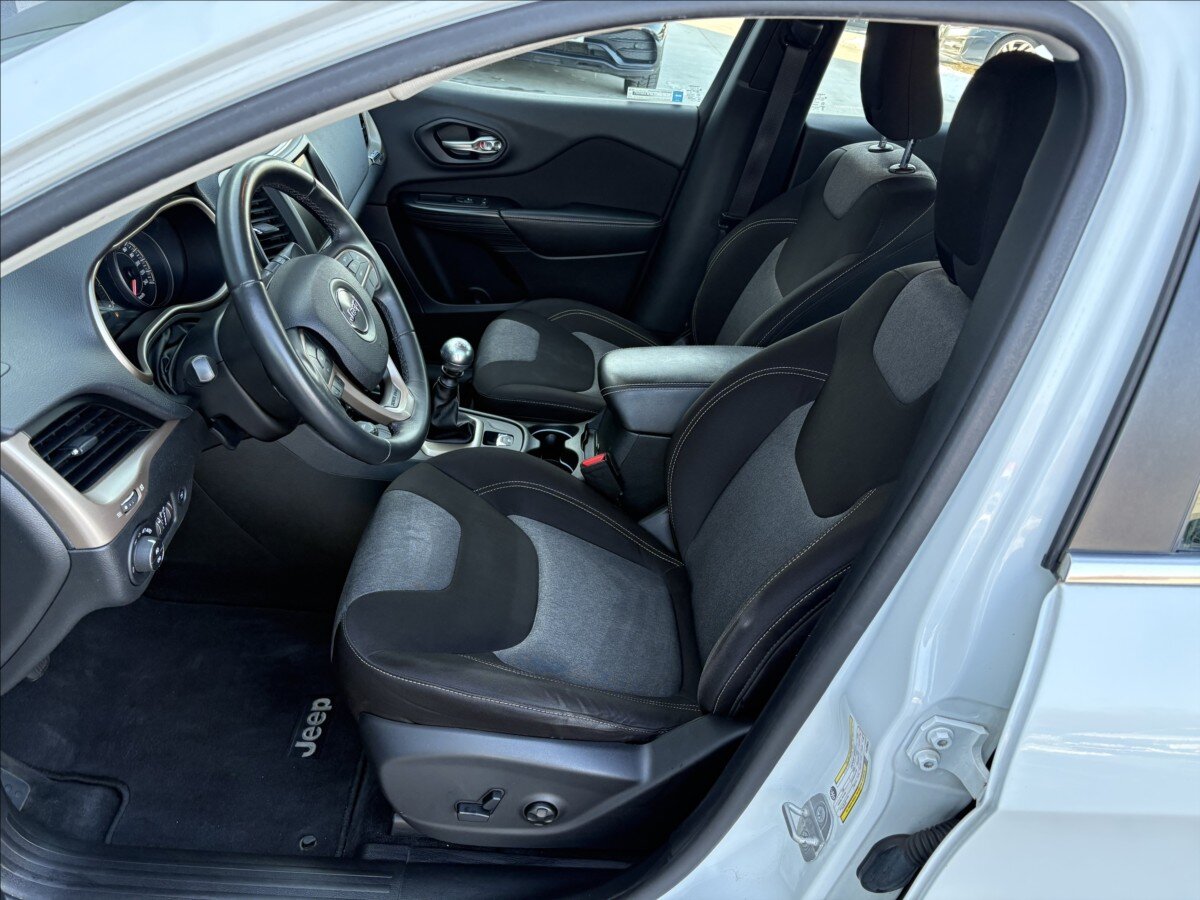 Jeep Cherokee SUV 2,0 l 103 kw