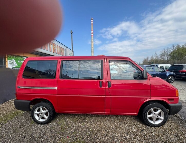 Volkswagen Transporter Kombi 2,5 l 65 kw