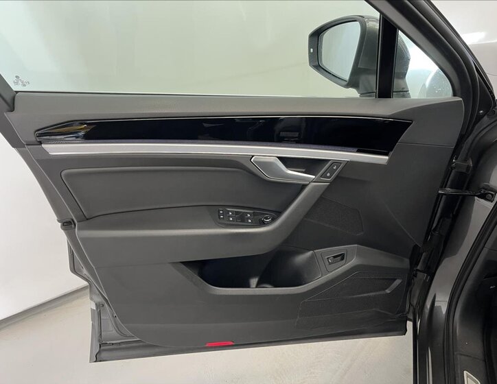 Volkswagen Touareg 25