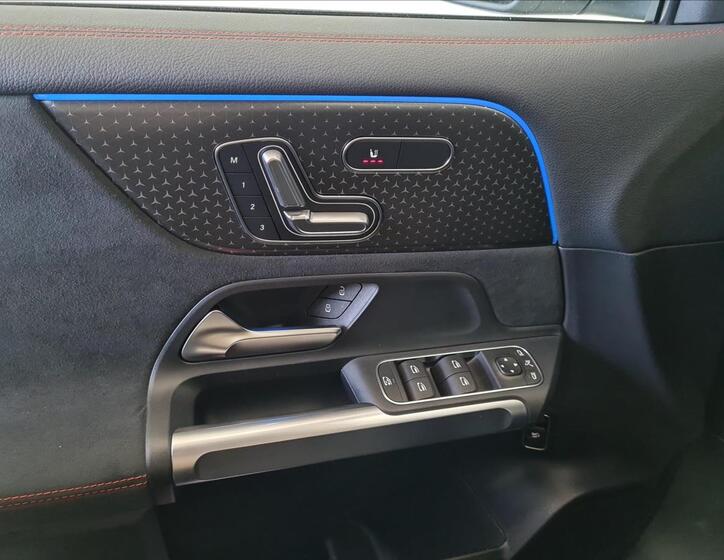 Mercedes-Benz EQB 12