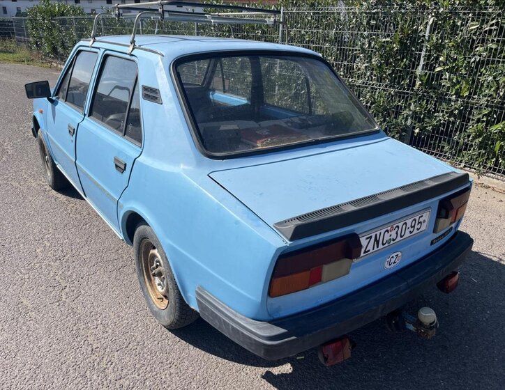 Škoda 105 Sedan 1,0 l 33 kw