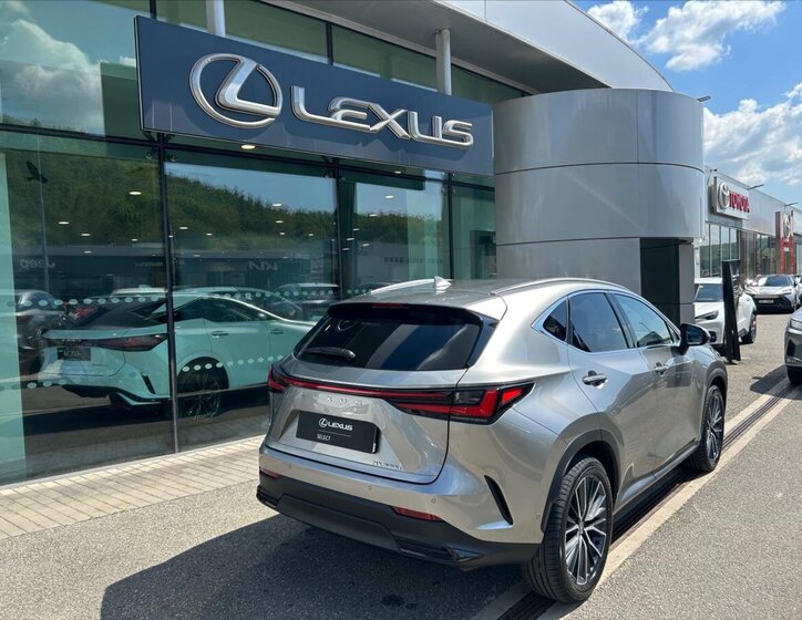 Lexus NX 350h SUV / Terénní 2,5 l 150 kw