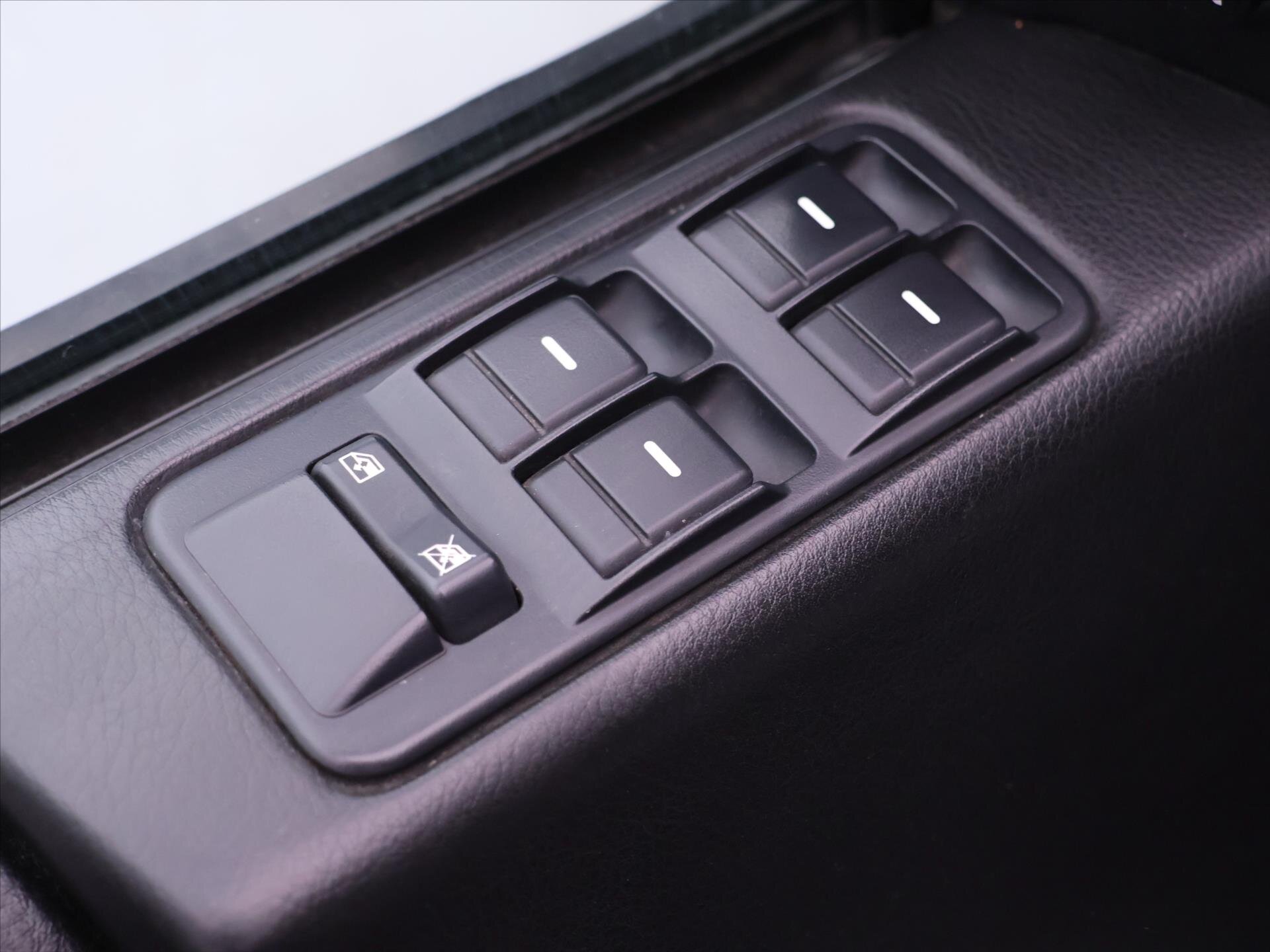 Land Rover Discovery SUV / Terénní 2,7 l 140 kw