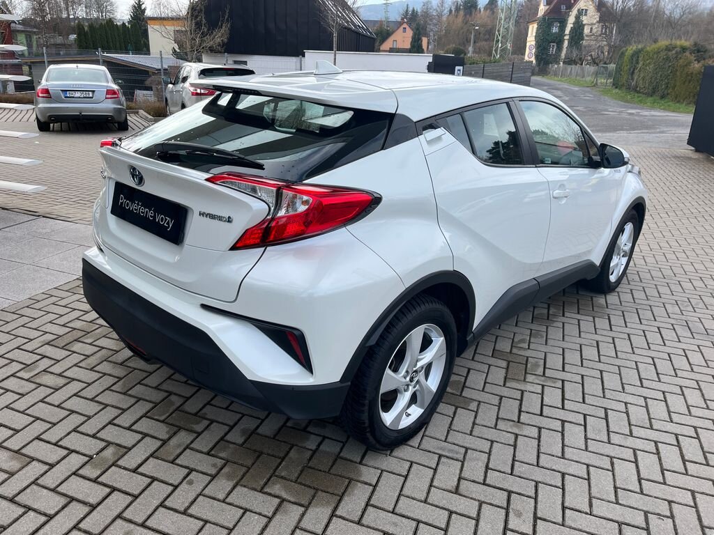 Toyota C-HR SUV / Terénní 1,8 l 72 kw