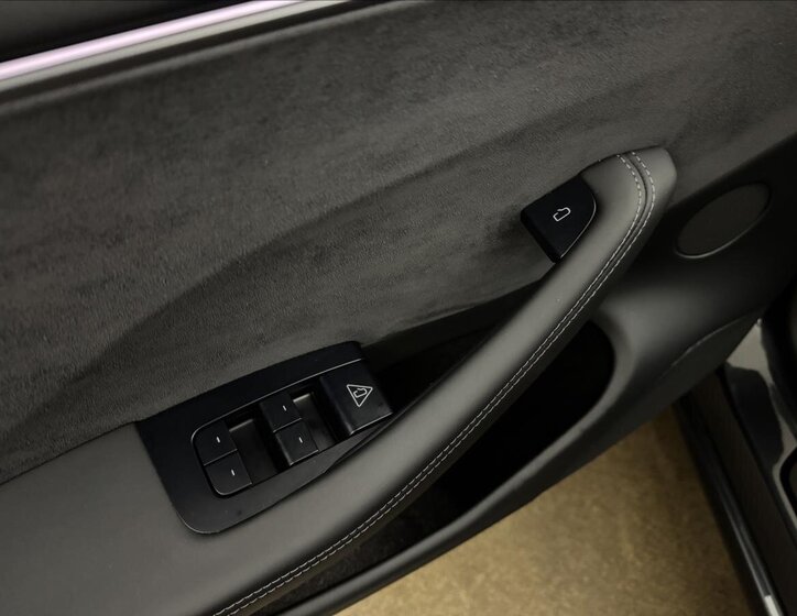 Tesla Model 3 Sedan 0,0 460 kw