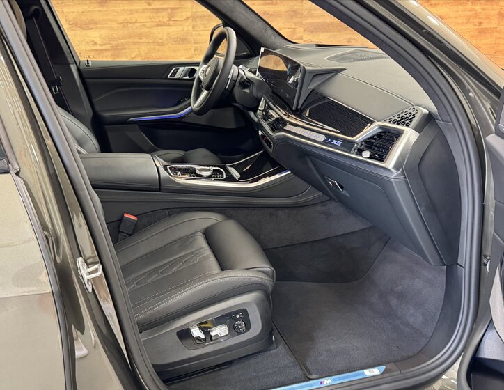 BMW X5 SUV / Terénní 3,0 l 250 kw