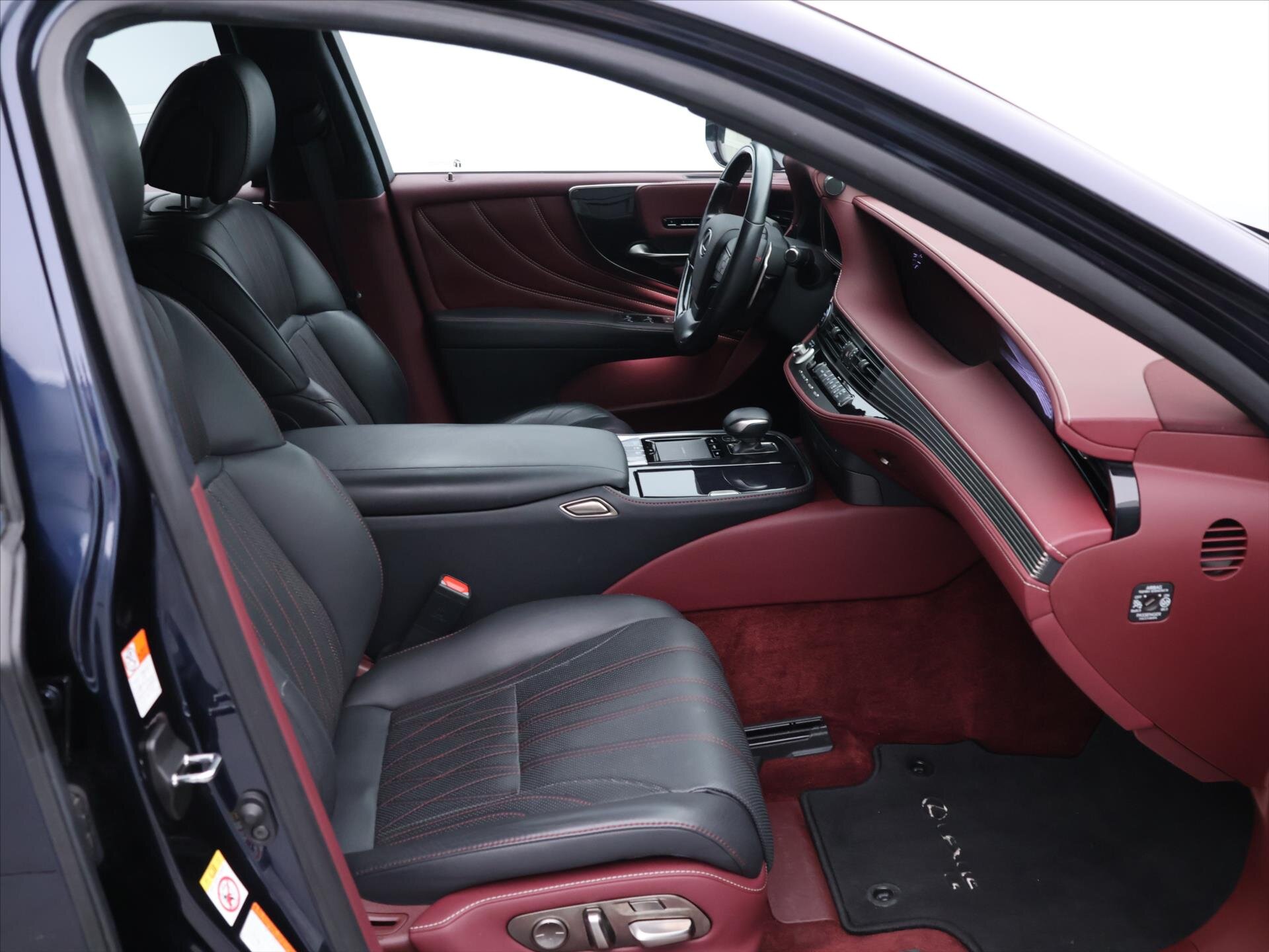 Lexus LS 500h Sedan / Limuzína 3,5 l 220 kw