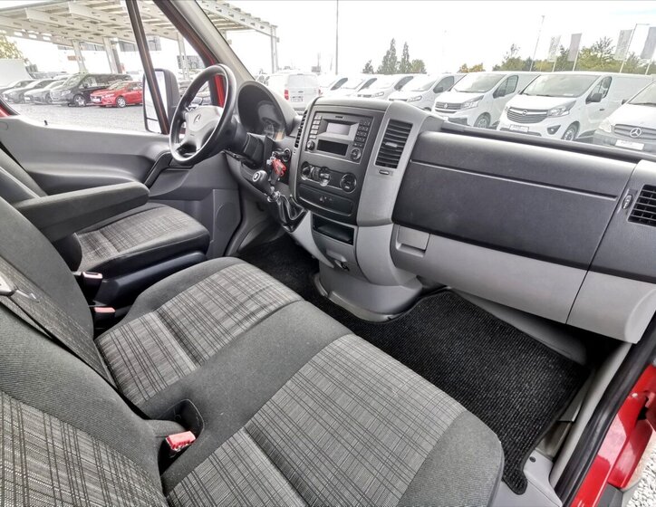 Mercedes-Benz Sprinter 8