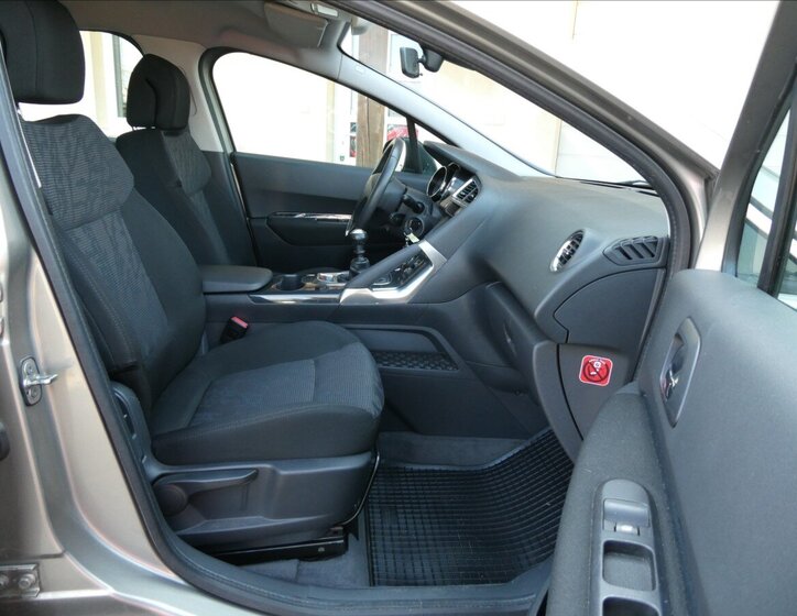 Peugeot 3008 SUV / Terénní 1,6 l 82 kw
