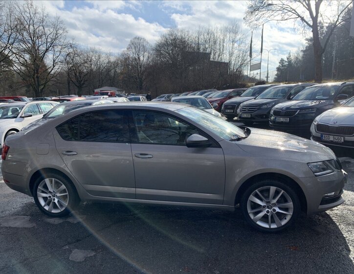Škoda Octavia Sedan / Limuzína 2,0 l 110 kw