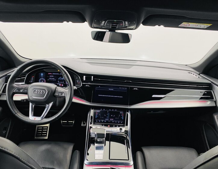 Audi Q8 SUV / Terénní 3,0 l 210 kw