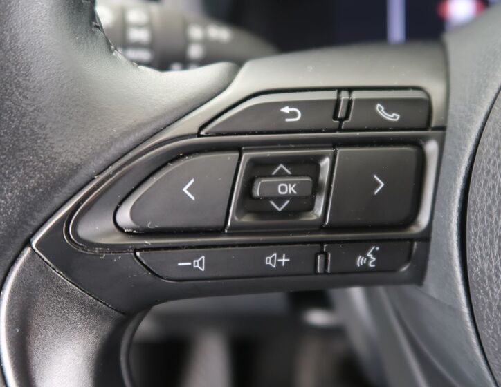 Toyota Yaris Cross 25