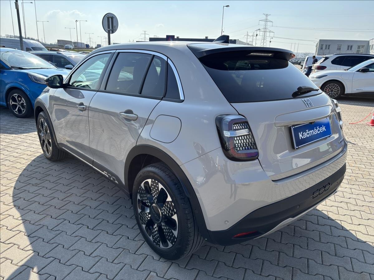 Fiat 600 SUV / Terénní 1,2 l 100 kw