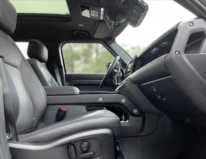 Land Rover Defender SUV 3,0 l 221 kw