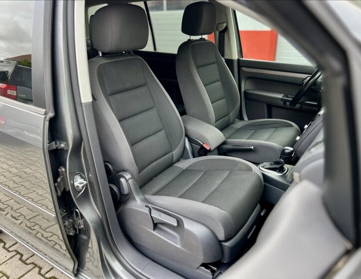 Volkswagen Touran MPV 1,6 l 77 kw