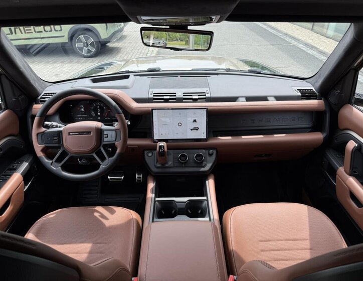 Land Rover Defender SUV 4,4 l 467 kw