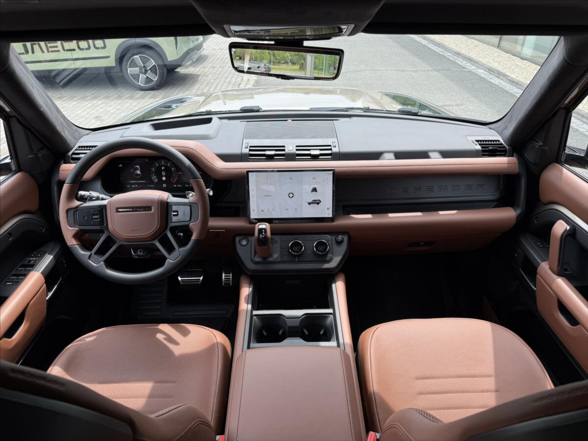 Land Rover Defender SUV 4,4 l 467 kw