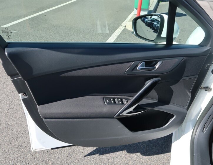 Peugeot 508 Kombi 2,0 l 120 kw