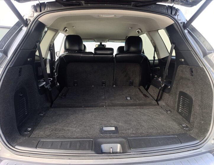 Nissan Pathfinder SUV / Terénní 3,5 l 212 kw