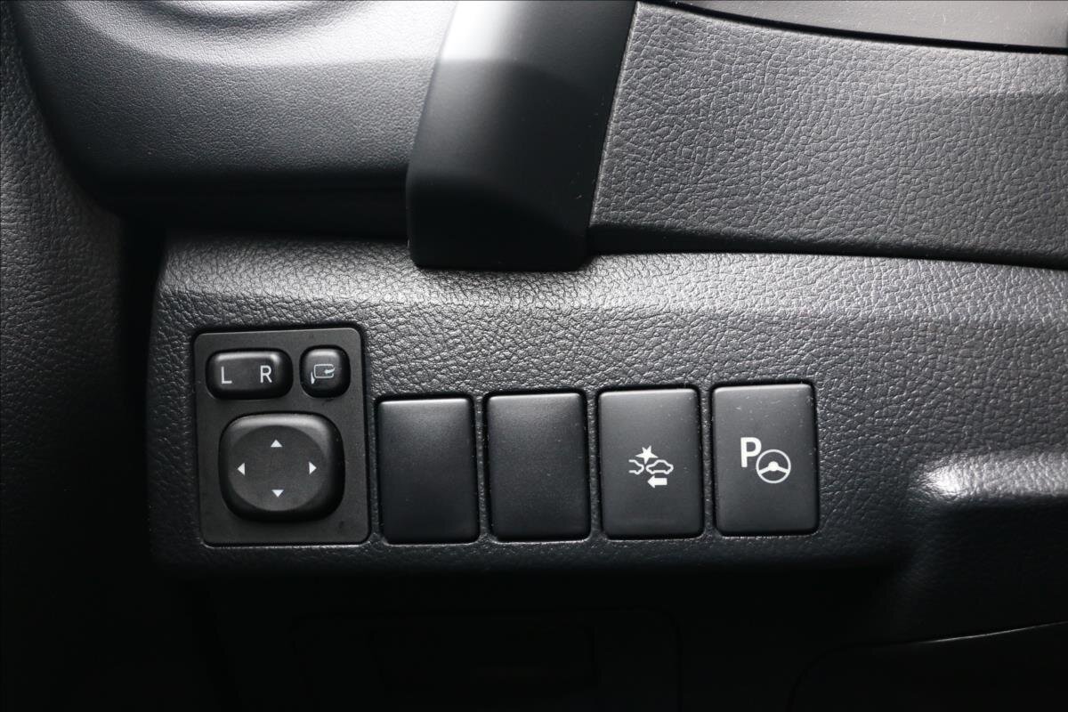 Toyota Auris Kombi 1,6 l 97 kw