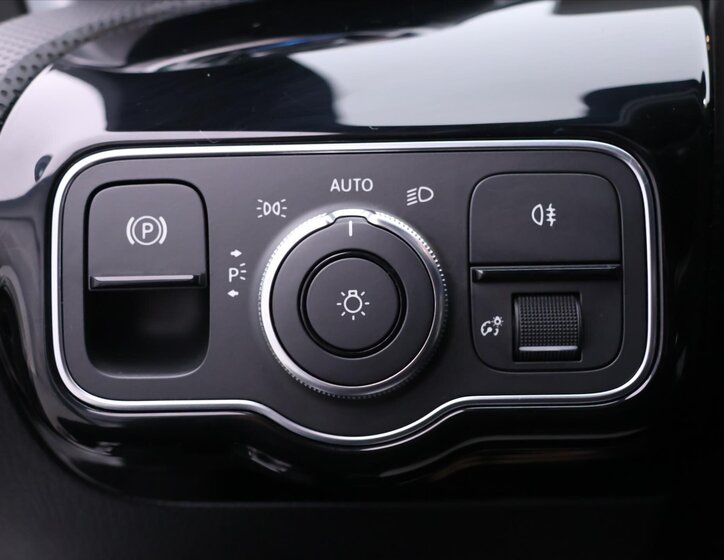 Mercedes-Benz Třídy A Hatchback 1,3 l 120 kw