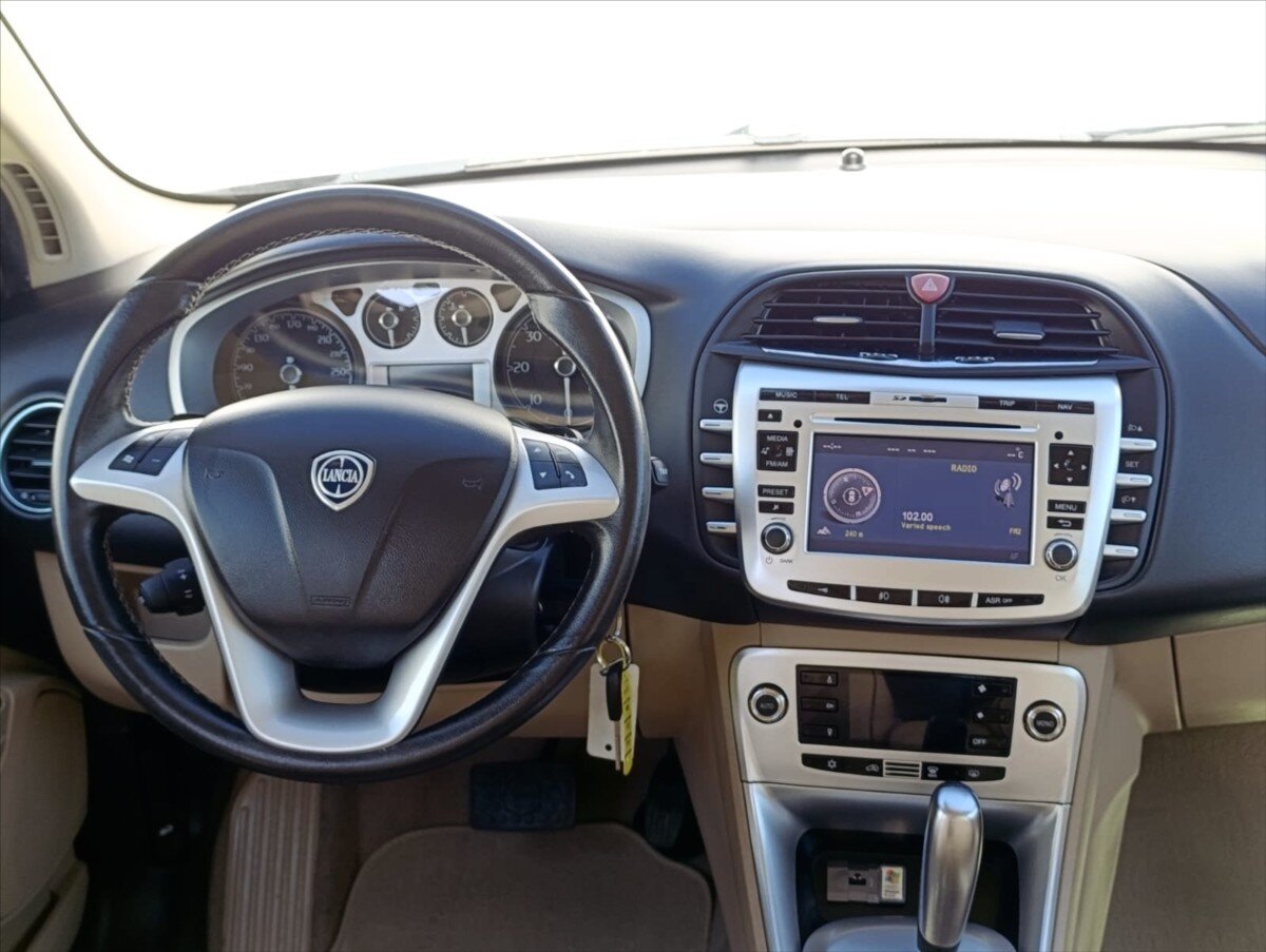 Lancia Delta Hatchback 1,6 l 88 kw