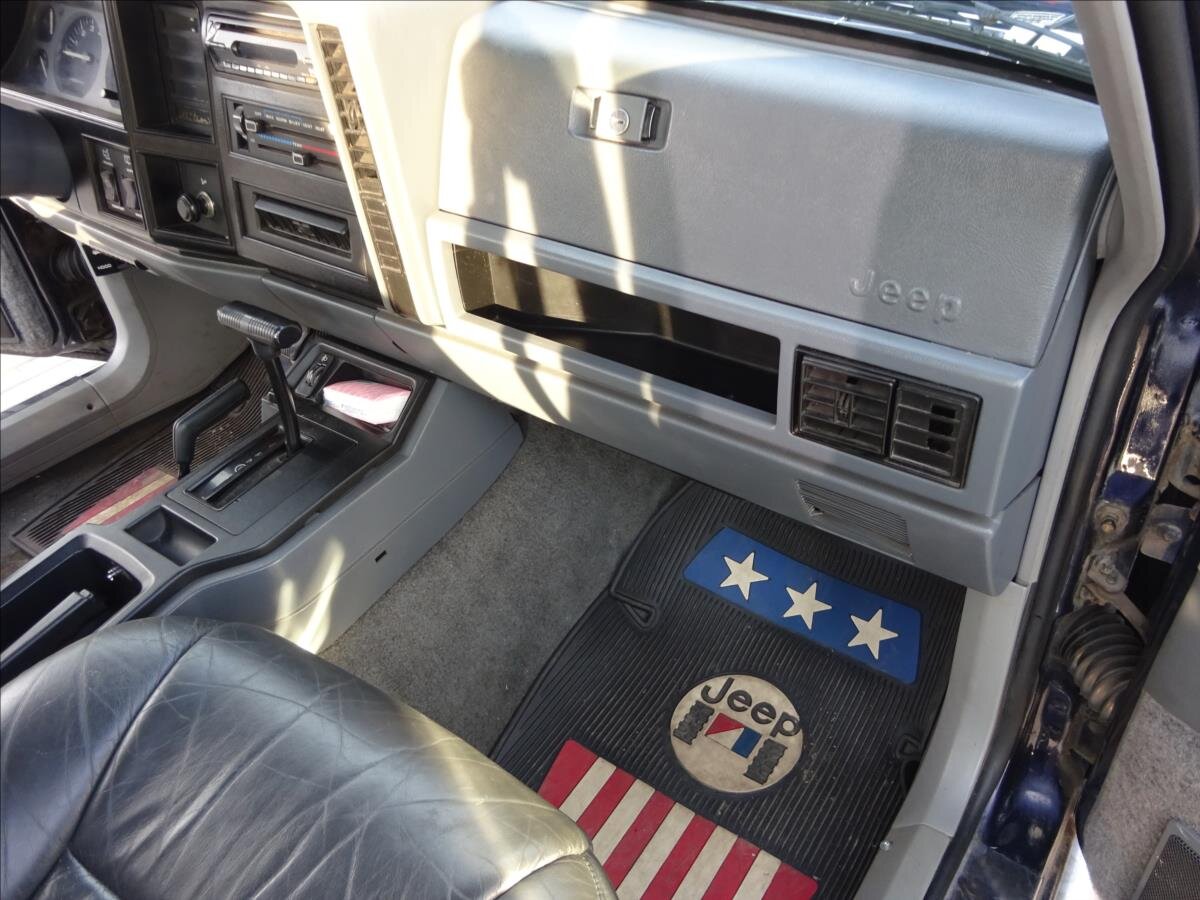 Jeep Cherokee SUV / Terénní 4,0 l 136 kw