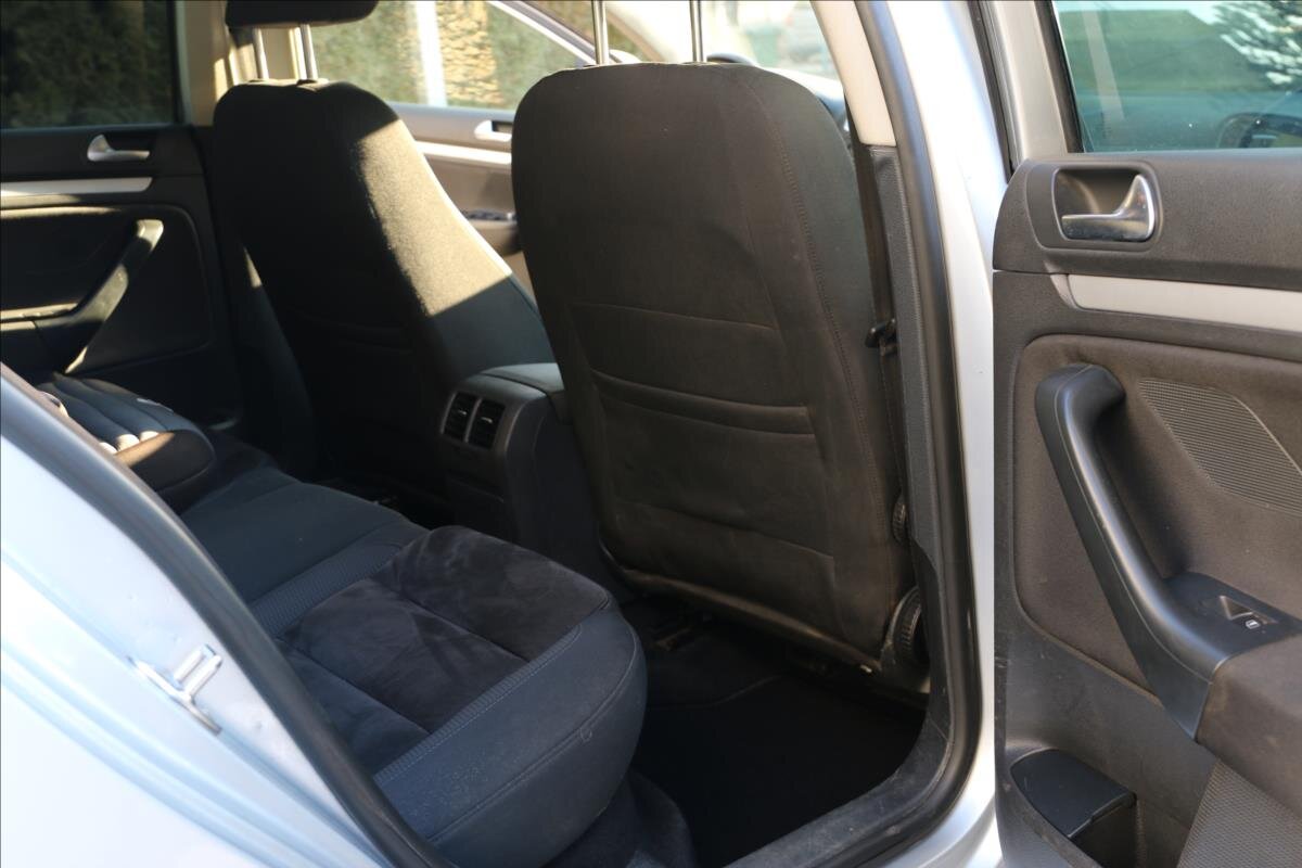 Volkswagen Golf Kombi 1,6 l 77 kw