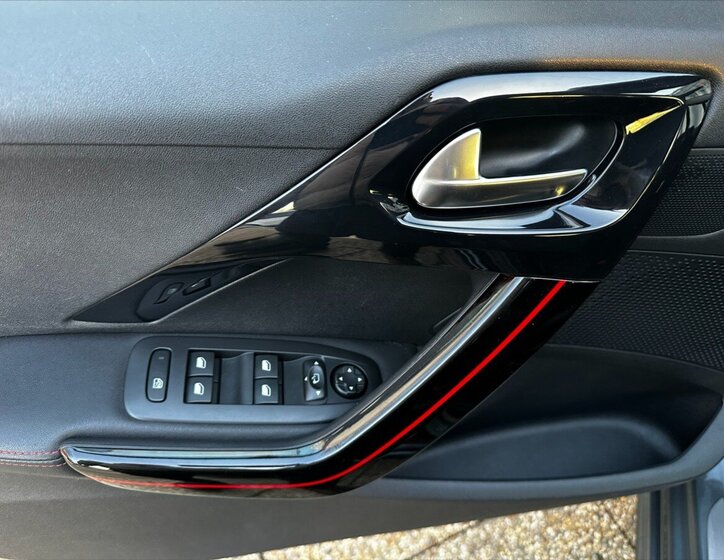 Peugeot 208 Hatchback 1,2 l 81 kw