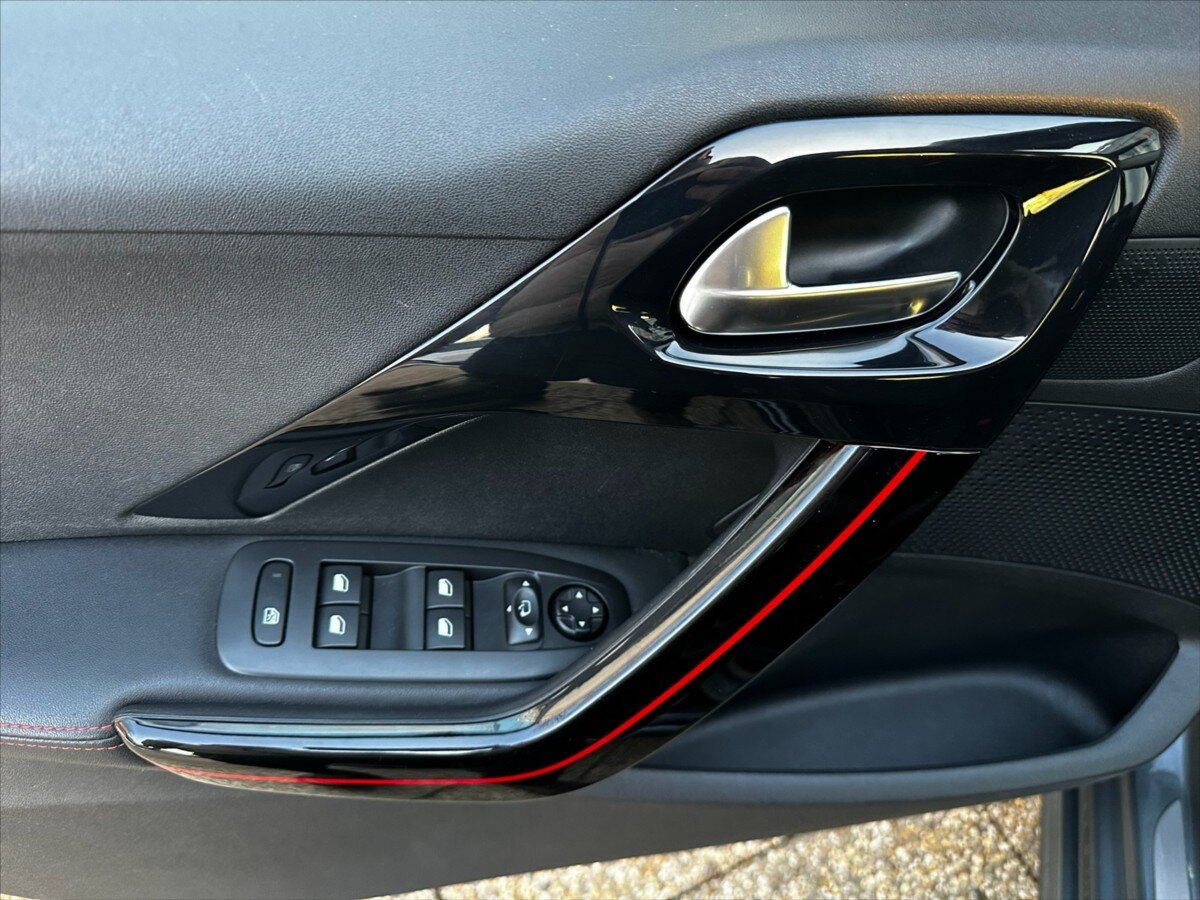 Peugeot 208 Hatchback 1,2 l 81 kw