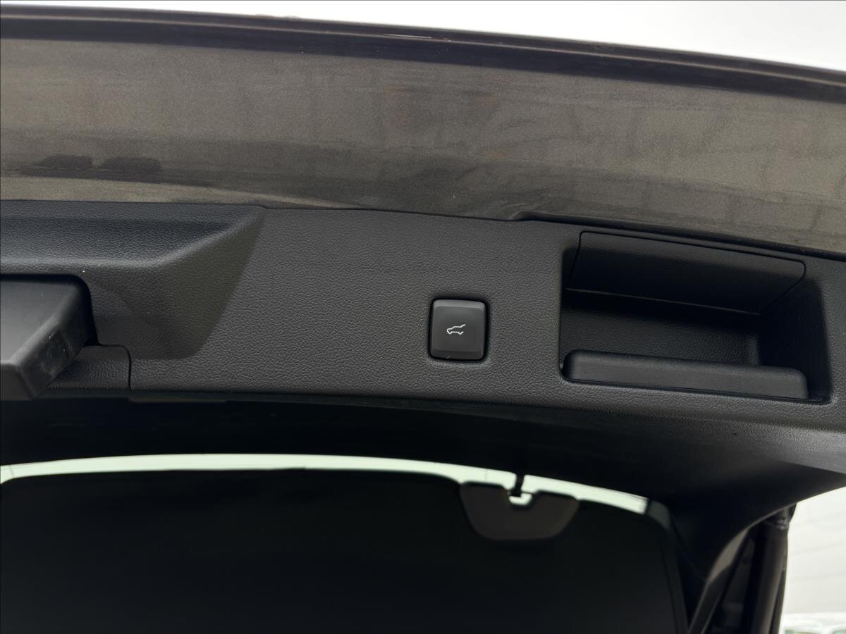 Ford Kuga SUV / Terénní 2,5 l 140 kw