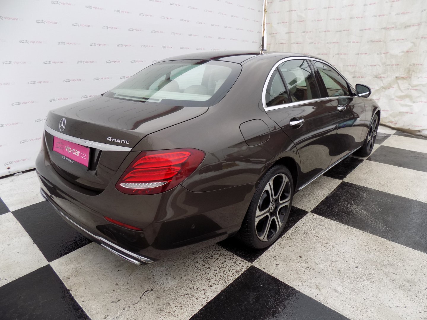 Mercedes-Benz Třídy E Sedan 2,0 l 143 kw