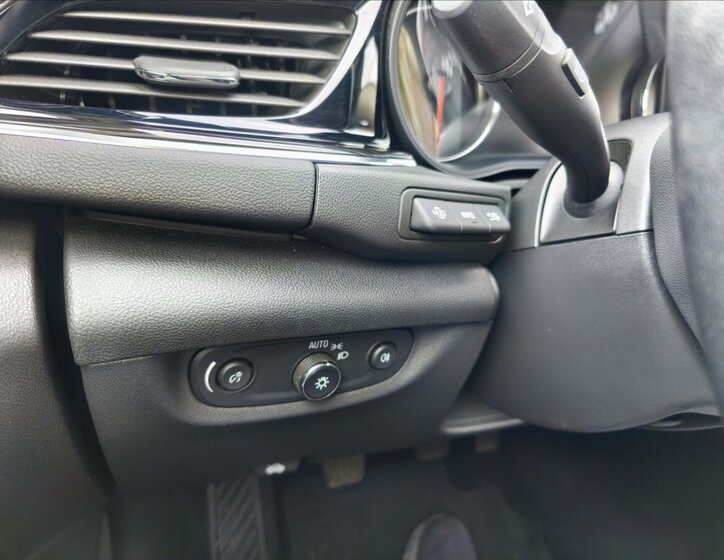 Opel Insignia Hatchback 2,0 l 125 kw