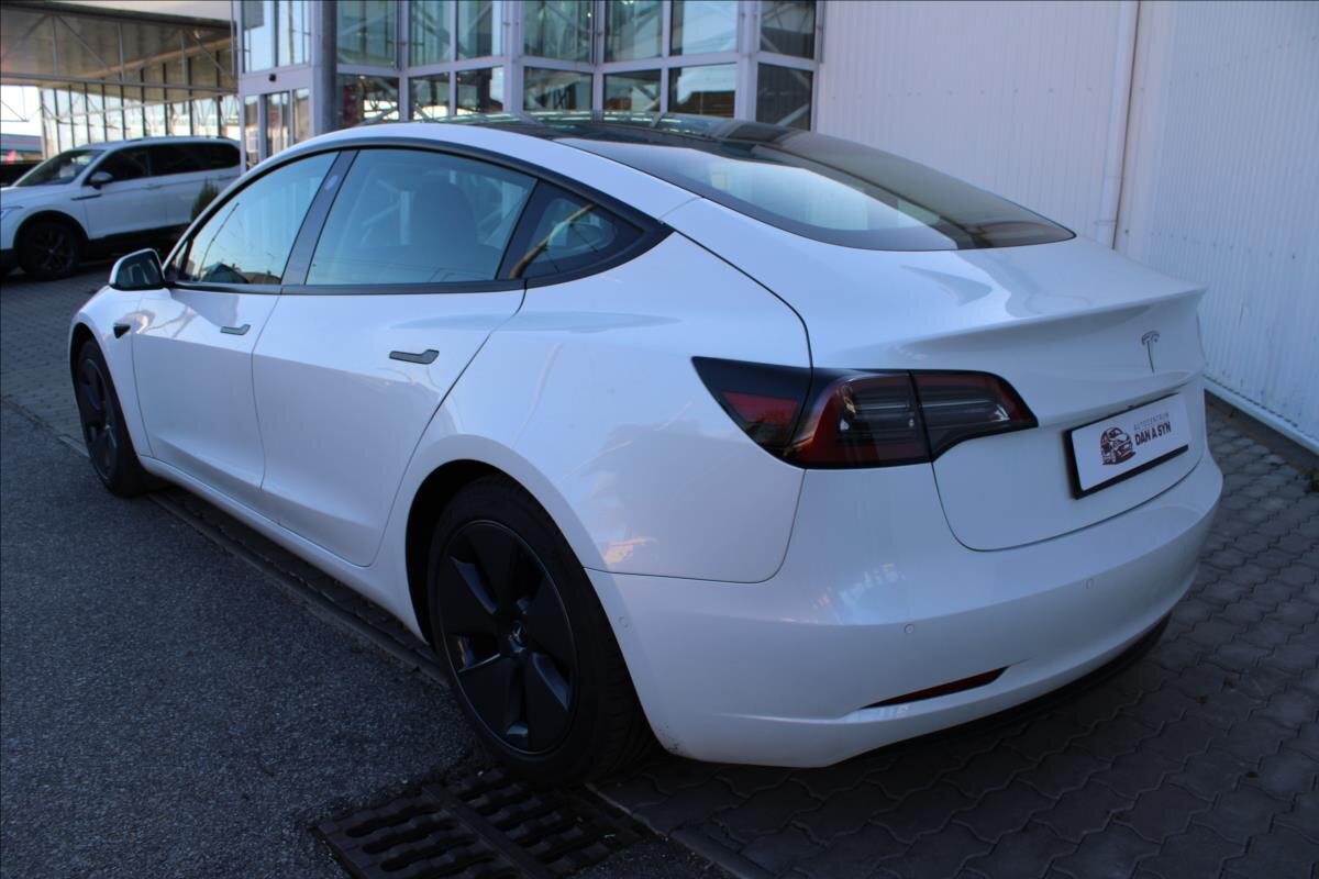 Tesla Model 3 Sedan / Limuzína 0,0 208 kw