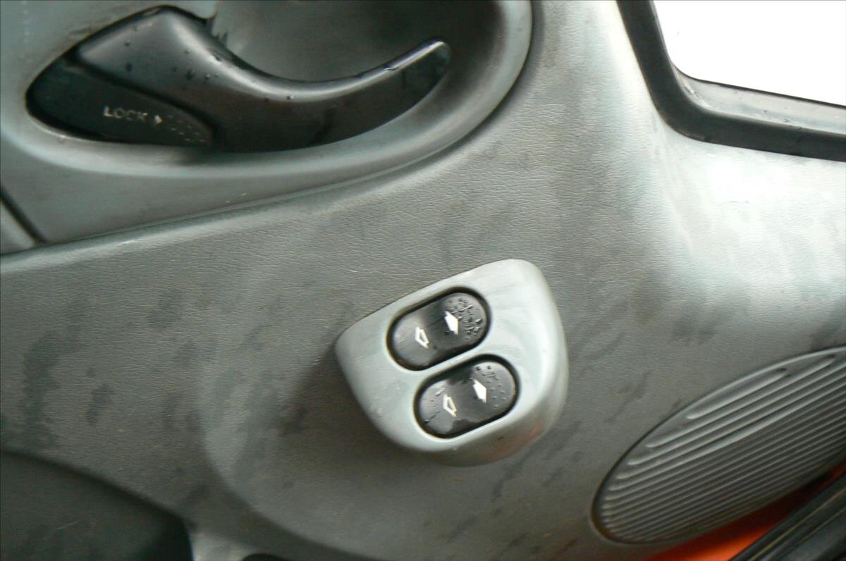 Ford Transit Sklápěč 2,4 l 85 kw