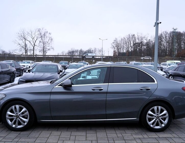 Mercedes-Benz Třídy C Sedan 2,0 l 143 kw