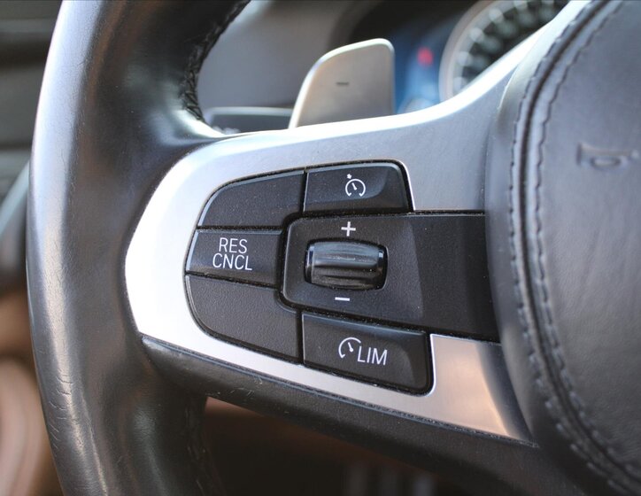 BMW Řada 5 Kombi 3,0 l 195 kw