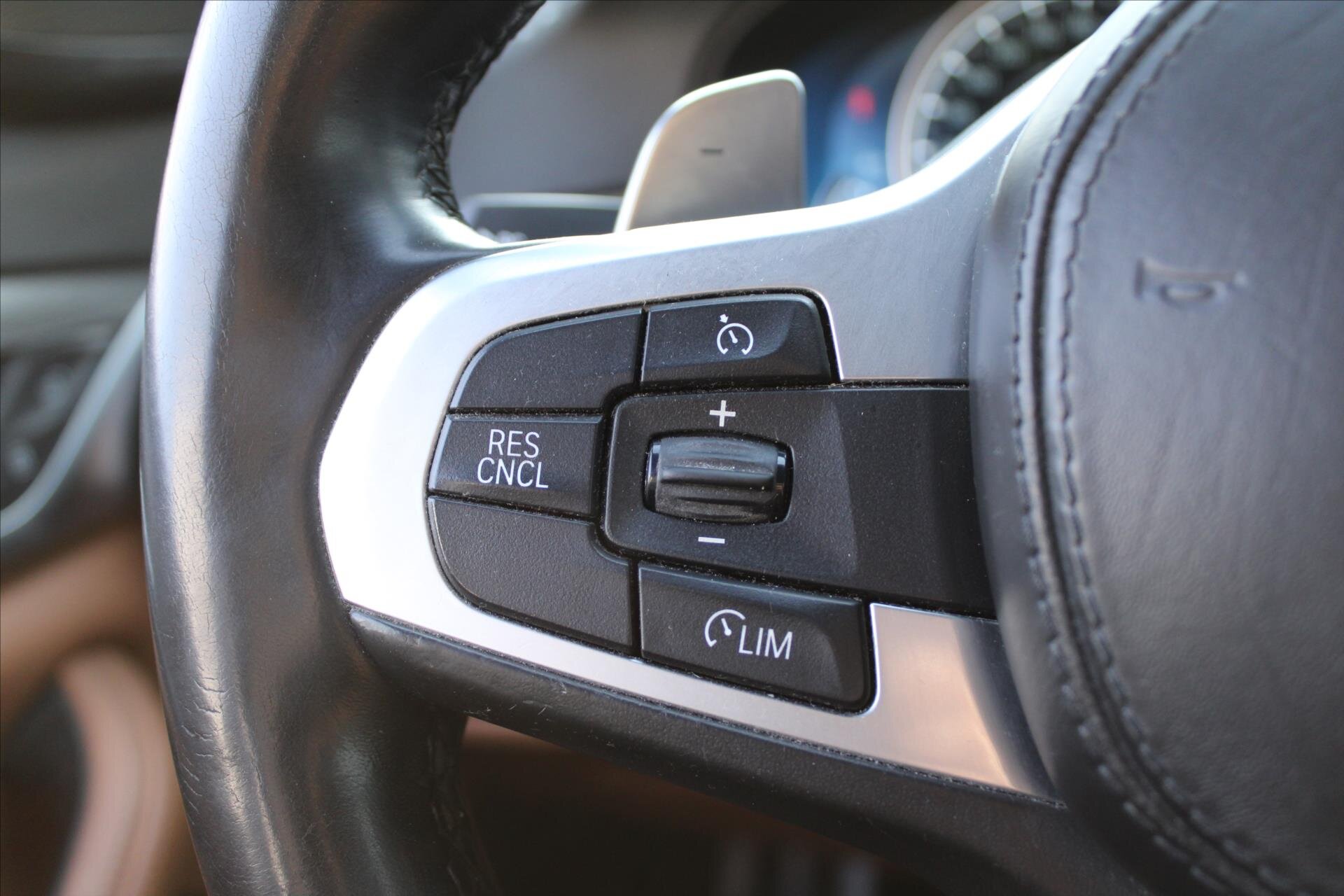 BMW Řada 5 Kombi 3,0 l 195 kw