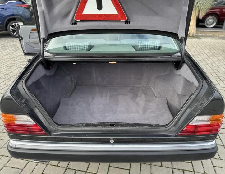 Mercedes-Benz 124 13