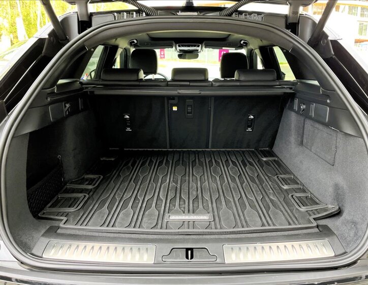 Land Rover Range Rover Velar SUV 2,0 l 150 kw