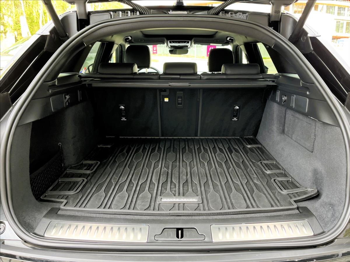 Land Rover Range Rover Velar SUV 2,0 l 150 kw