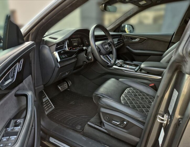 Audi SQ8 SUV / Terénní 4,0 l 320 kw