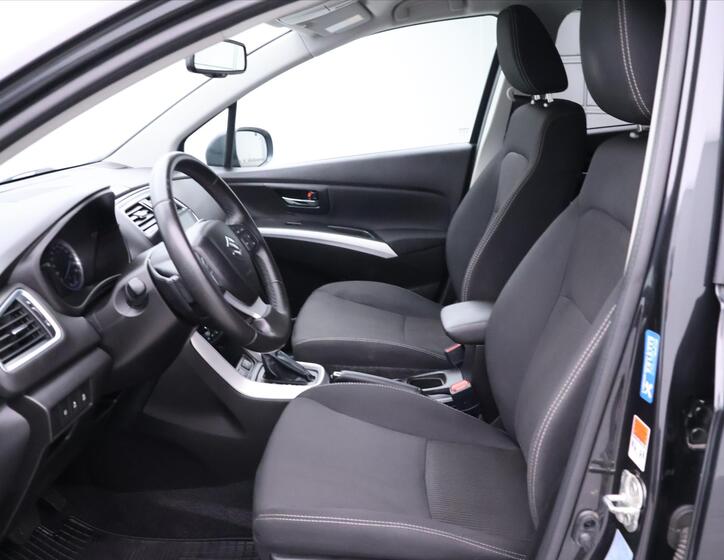 Suzuki SX4 S-Cross 12