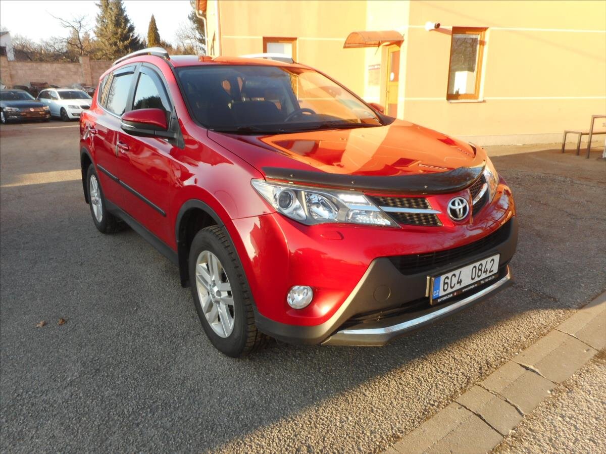 Toyota RAV4 SUV 2,0 l 111 kw