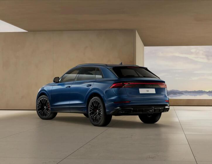 Audi Q8 4