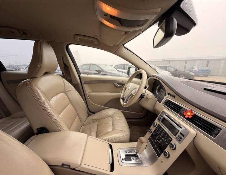 Volvo XC70 Kombi 2,4 l 151 kw